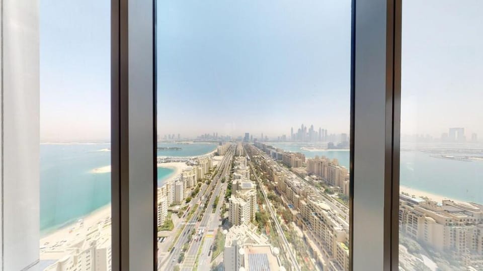 Enjoy Sea Views from this 1 Bed Apt in Palm Apartment in Dubai