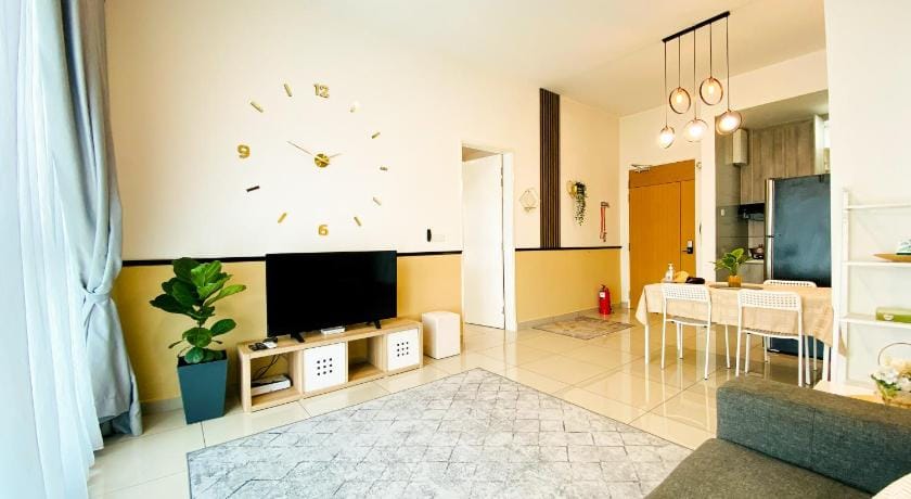 Icon2 Condo in IOI City Mall Putrajaya, Pool View Apartment in Putrajaya