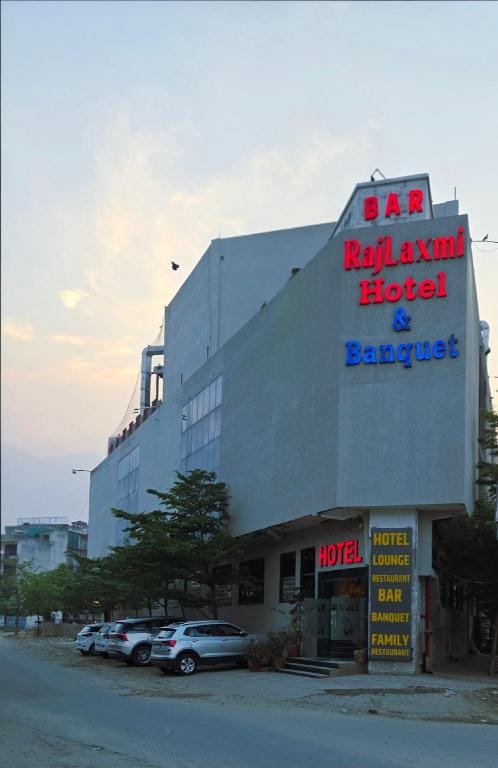 RAJLAXMI HOTEL - Free Airport Pickup and Drop Hotel in Jaipur