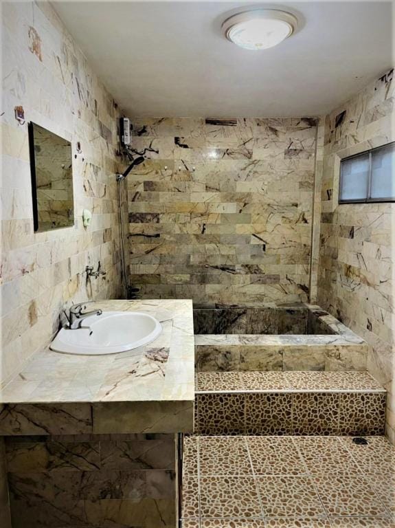 Bang Tao 2BR • 10-min drive • Wi-Fi & Parking (A3) Vacation rental in Choeng Thale