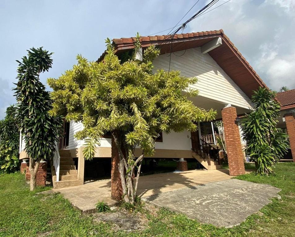 Bang Tao 2BR • 10-min drive • Wi-Fi & Parking (A3) Vacation rental in Choeng Thale