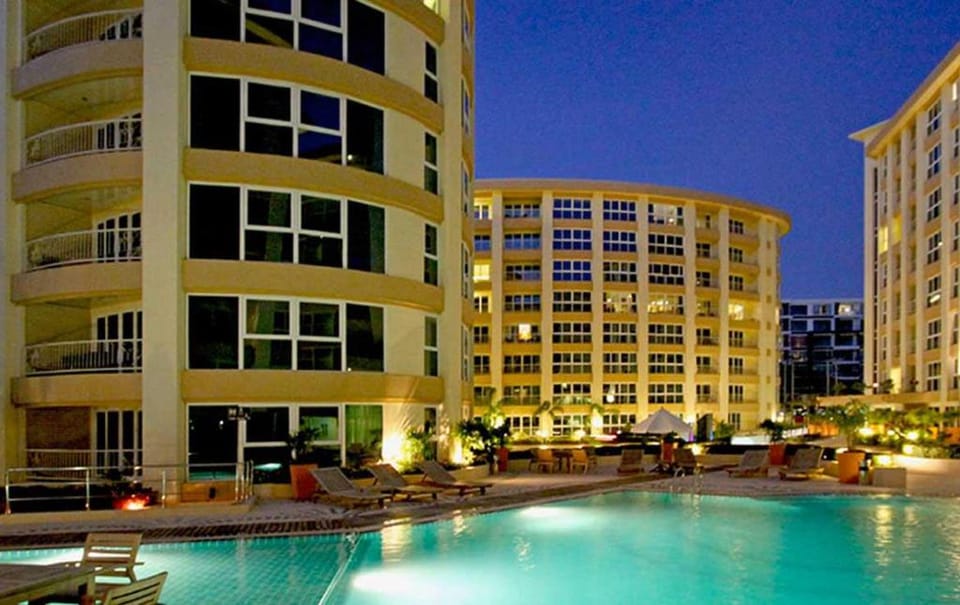 City Garden - 2 Bed Pool View close Walking Street Apartment in Pattaya City