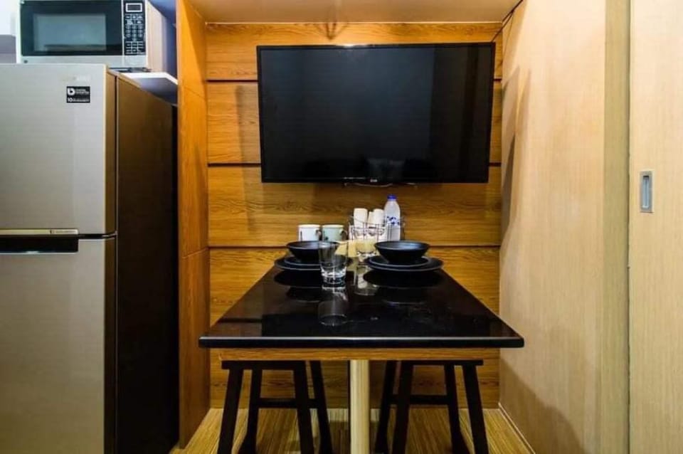 Affordable Condo Unit w/ Balcony near BGC Vacation rental in Makati