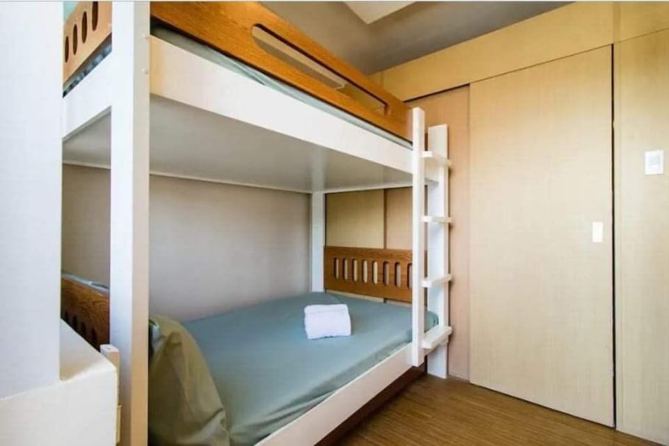 Affordable Condo Unit w/ Balcony near BGC Vacation rental in Makati