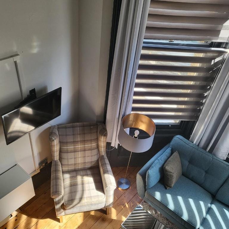 Mini Loft in Central Hove - 5 mins walk to Beach  Apartment in Hove