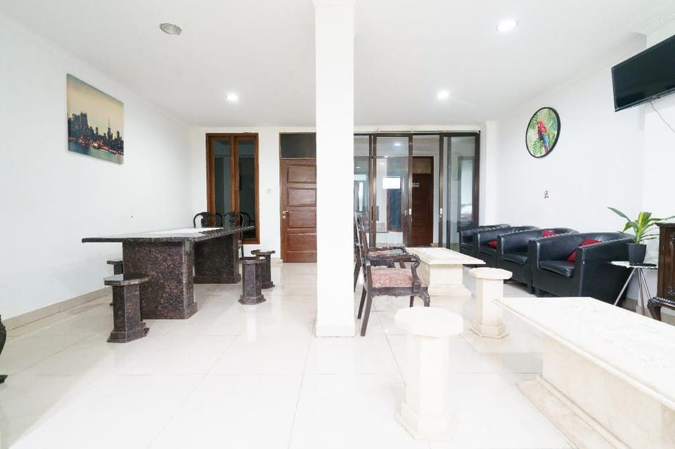OYO 92252 Wisma Rina Rini Cibiru Managed By Hss Group Hotel in Bandung