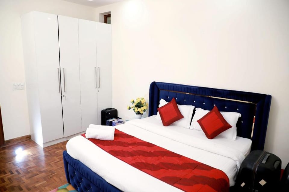 Fortune Home Service Apartment 2Bhk ,E28 Saket 1A Vacation rental in New Delhi
