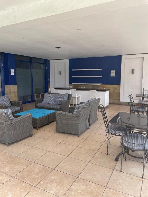 A Stunning Oceanic View! Apartment in Durban