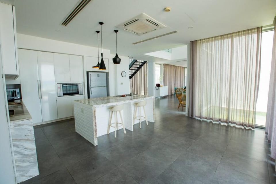 The ocean _4 bedrooms Beachfront Villa in Hoa Hai