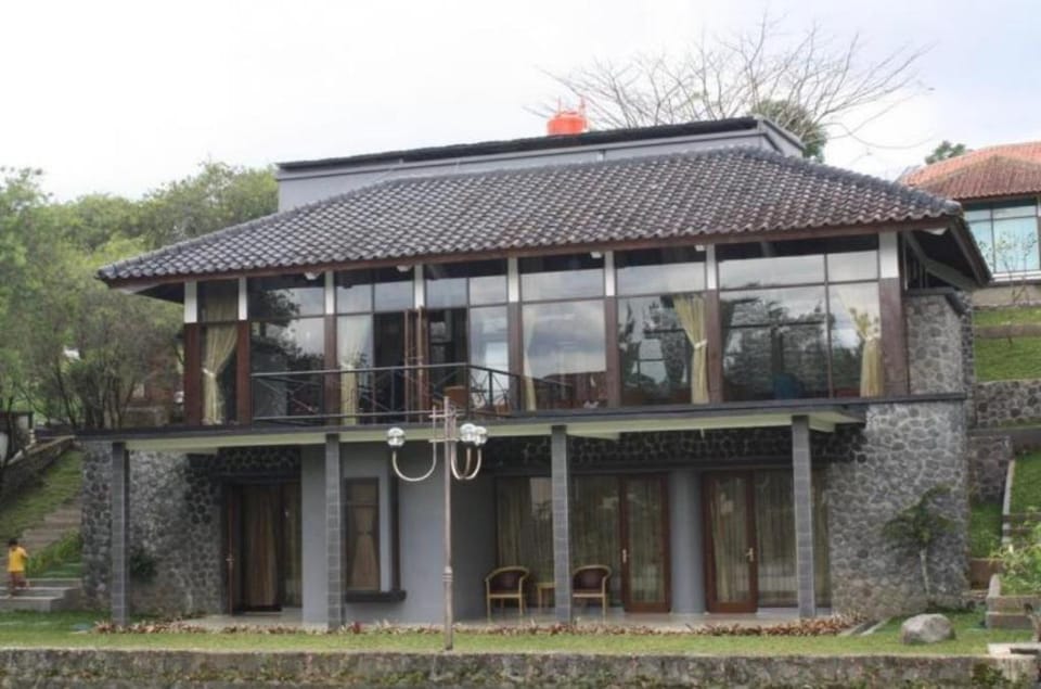 DISEWAKAN VILLA PUNCAK BUKIT DANAU Villa in West Java