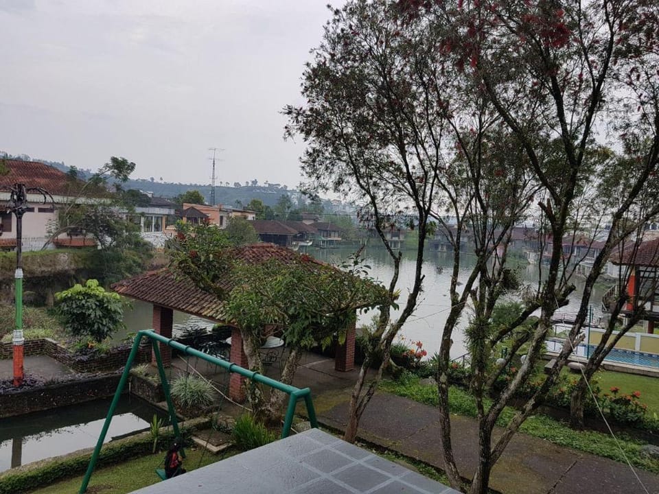 DISEWAKAN VILLA PUNCAK BUKIT DANAU Villa in West Java