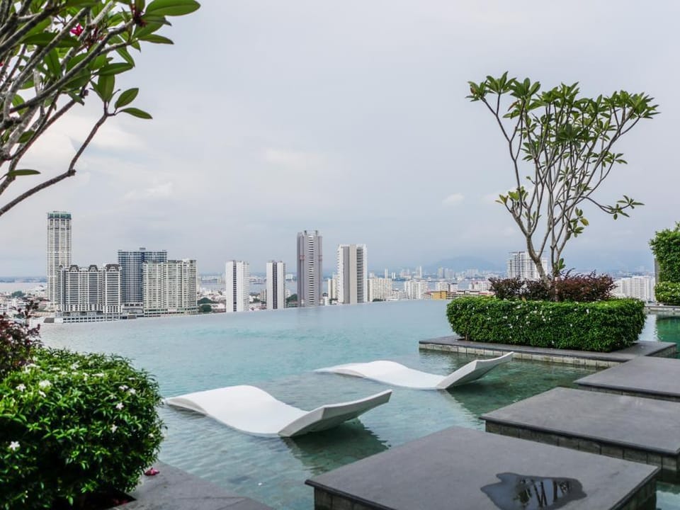 Philome@Beacon#RoofTopPool#SkyGym#2CP#SmartTV Apartment in George Town