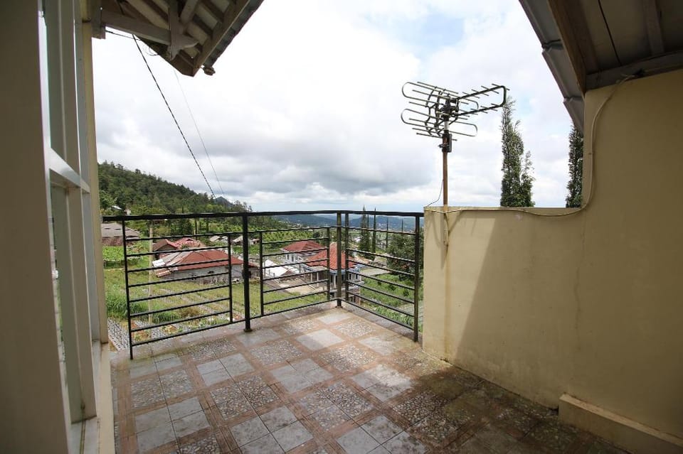 VILLA GRAHA WEISS KUSUMA I Villa in Indonesia