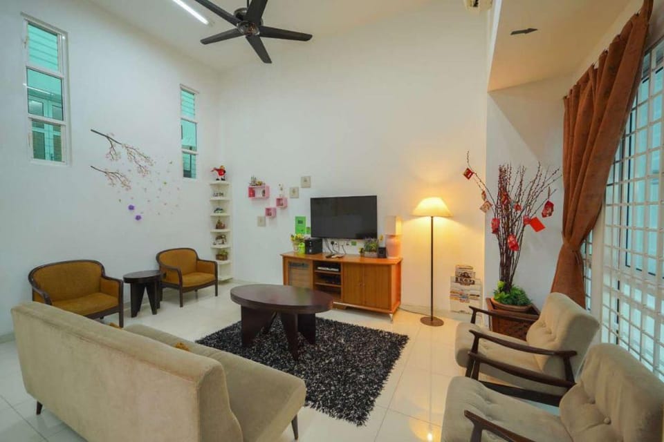 Nautilus Bay Home Inn Hotel in George Town
