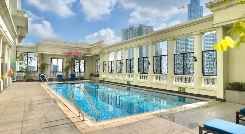 Diny ApartHotel - Rooftop Pool - The Manor 2 Apartment in Ho Chi Minh City