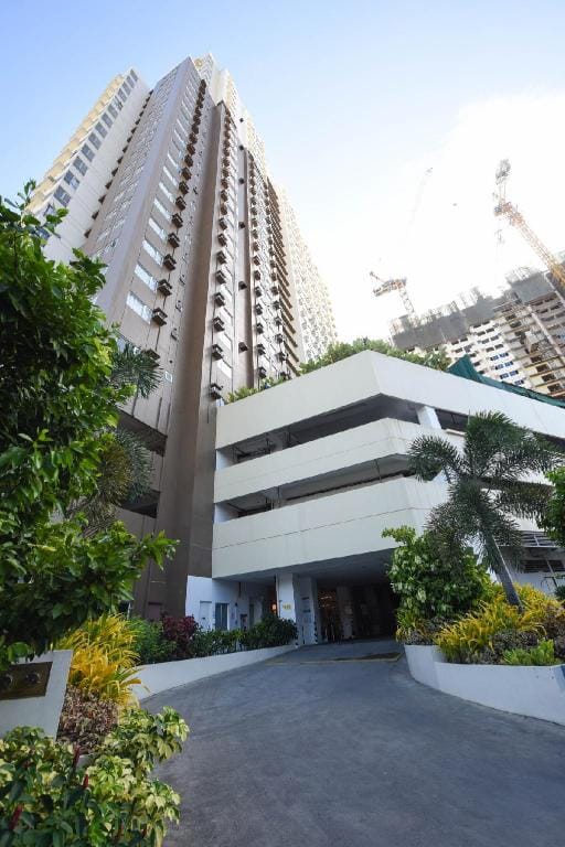 Keys 'N Places Holiday Rentals @ Avida Aspira Apartment in Cagayan de Oro