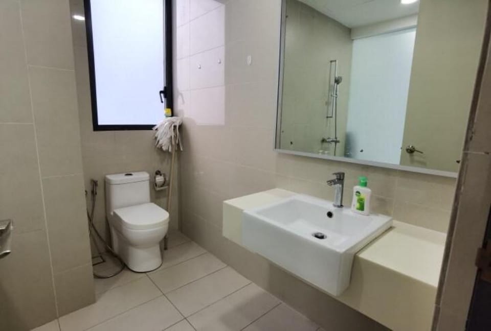 Spacious unit beside KL Gateway Mall, Kuala Lumpur Apartment in Petaling Jaya