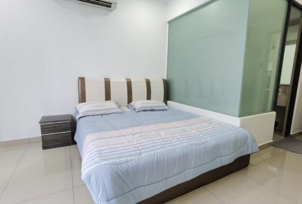 Spacious unit beside KL Gateway Mall, Kuala Lumpur Apartment in Petaling Jaya