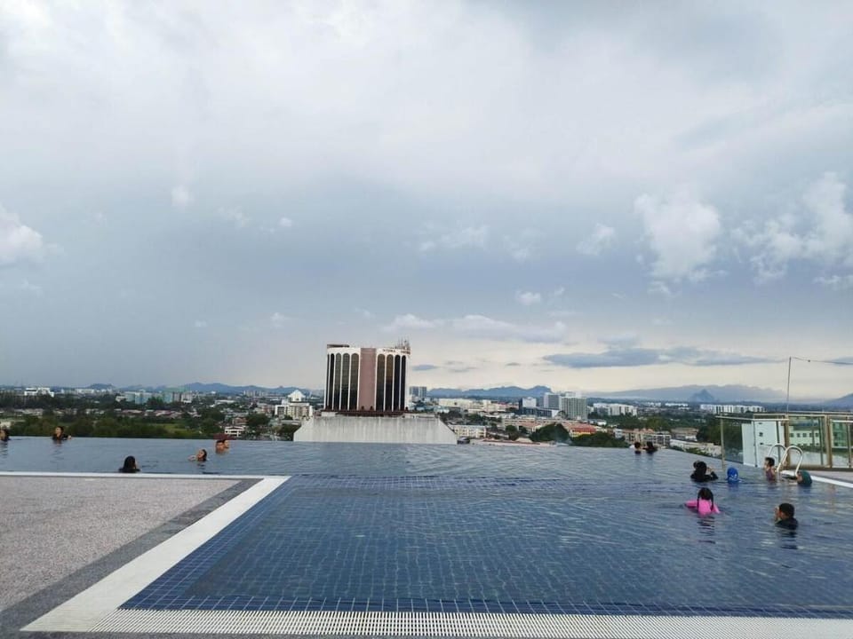 Kozi @One Homestay FREE Infinity pool & Gym 2Room  Apartment in Kuching