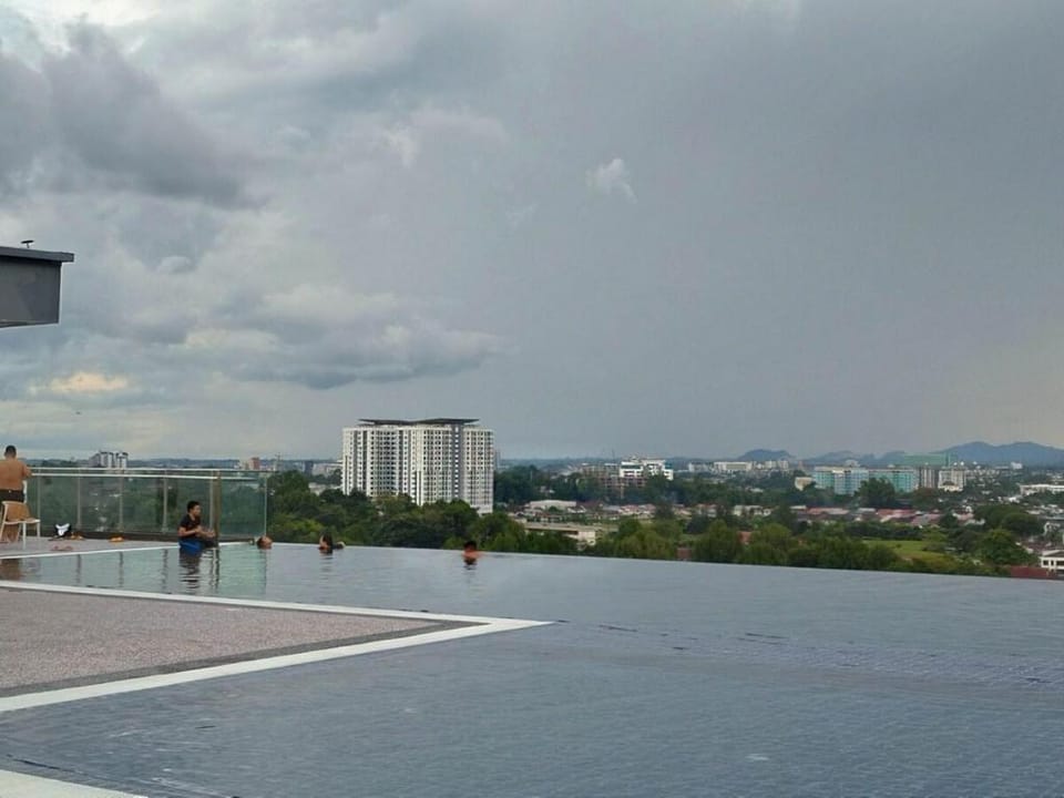 Kozi @One Homestay FREE Infinity pool & Gym 2Room  Apartment in Kuching