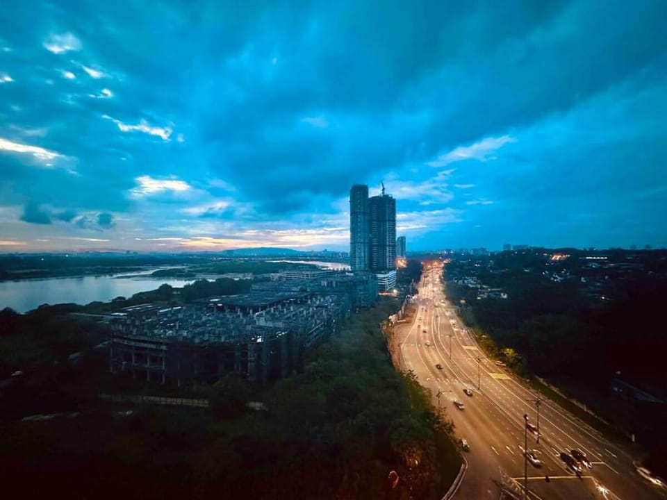 Danga Bay Amberside by CK Group【Sea View】@netflix Apartment in Johor Bahru