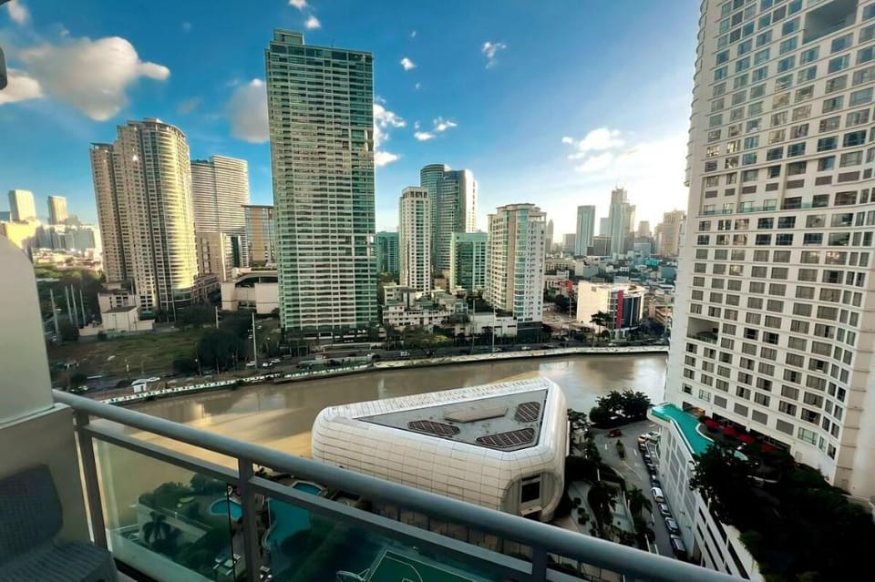 Aveline Suites Cozy Skyline View @Acqua Residences Apartment in Mandaluyong