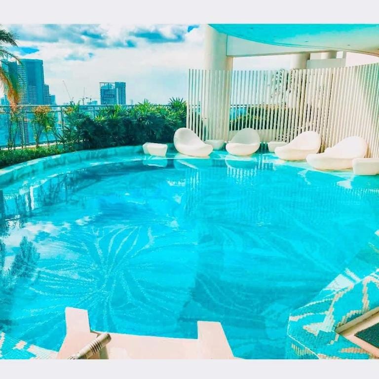 Aveline Suites Cozy Skyline View @Acqua Residences Apartment in Mandaluyong