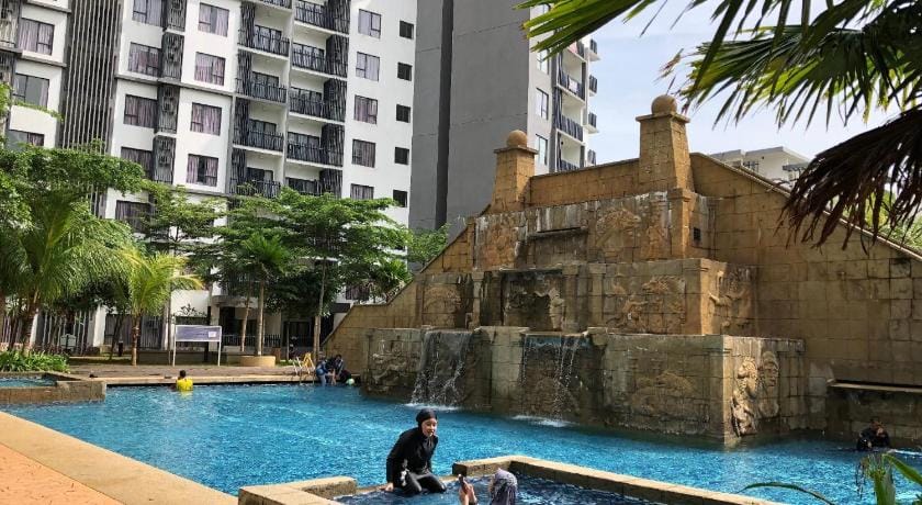 Pool & Garden View-Netflix-2BR @ Swiss Garden_L1 Apartment in Terengganu, Malaysia