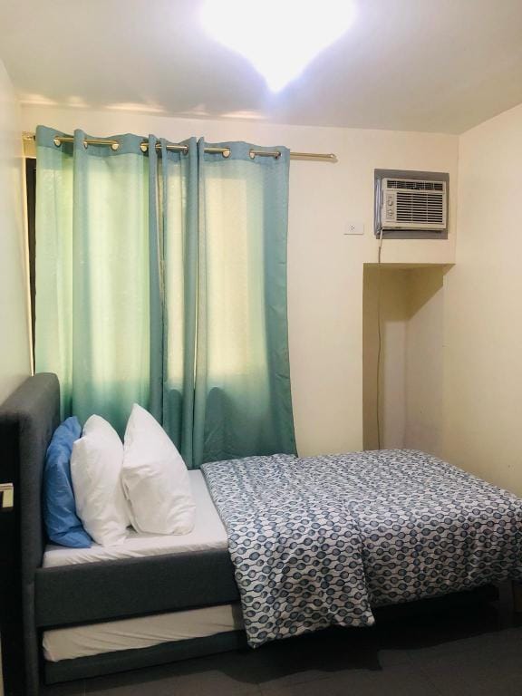 Casa De Sequoia Condomium 2 Bedroom unit Vacation rental in Las Pinas