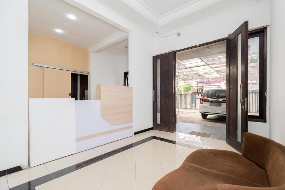 RedDoorz @ Nginden Surabaya Hotel in Surabaya