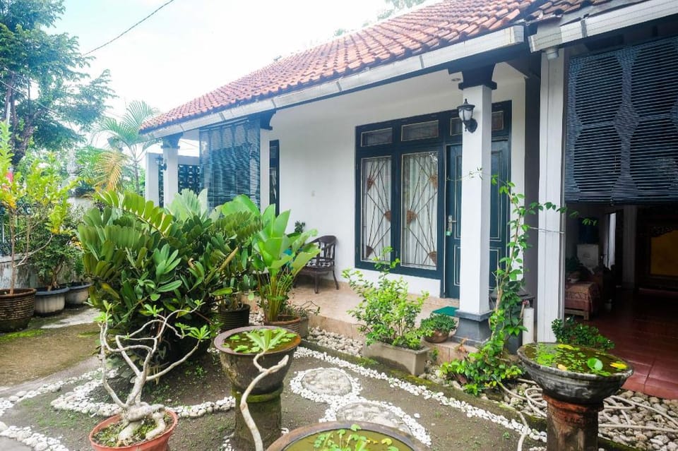 RedDoorz @ Griya Cemara Homestay Yogyakarta Hotel in Special Region of Yogyakarta
