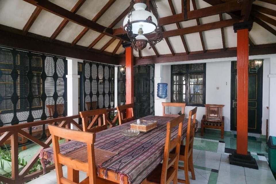 RedDoorz @ Griya Cemara Homestay Yogyakarta Hotel in Special Region of Yogyakarta