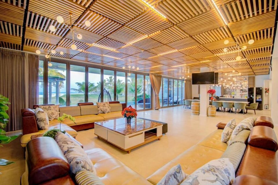 The ocean _8 bedrooms Beachfront Villa in Hoa Hai