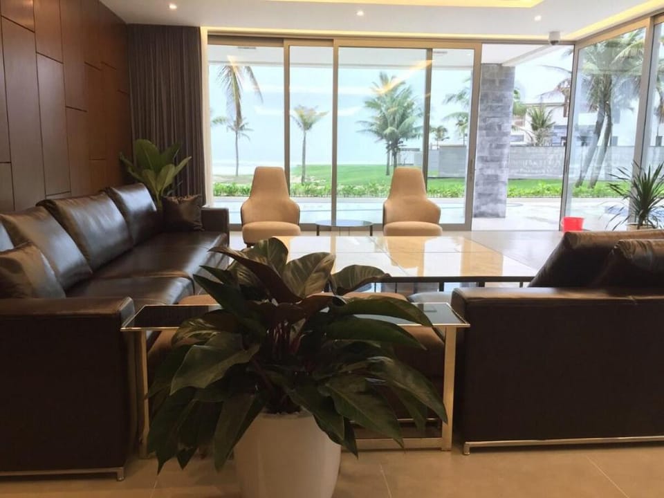 The ocean _8 bedrooms Beachfront Villa in Hoa Hai