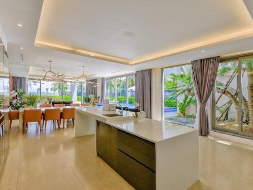 The ocean _6 bedrooms Beachfront Villa in Hoa Hai