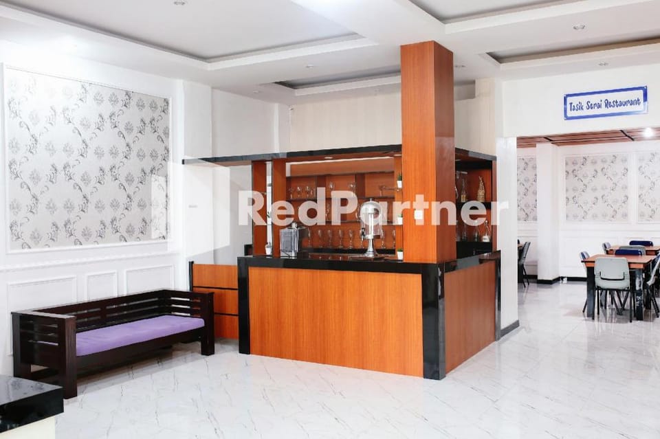 Edotel Syariah Nilam Sari Mitra RedDoorz Hotel in West Sumatra, Indonesia