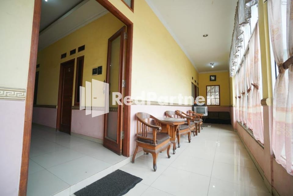 Surabaya Jaya Hotel near Soekarno Hatta Airport Bed and Breakfast in Jakarta