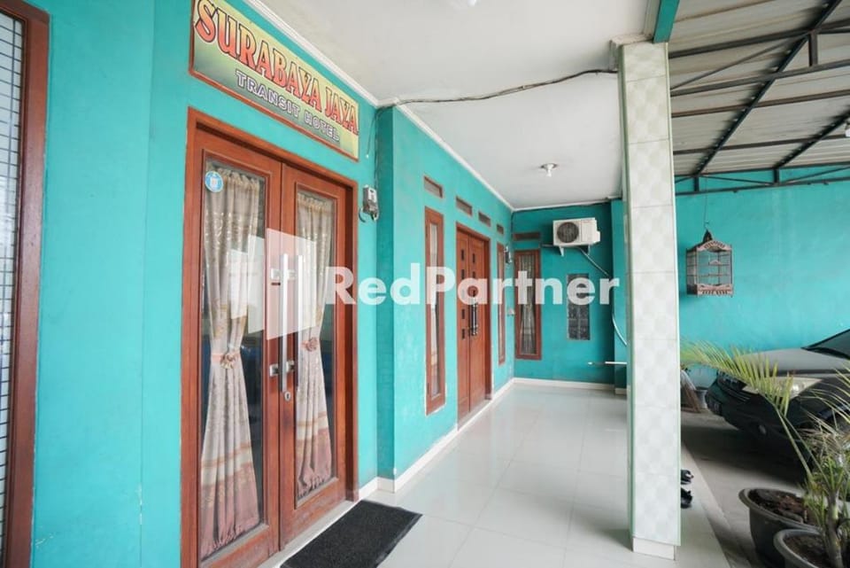Surabaya Jaya Hotel near Soekarno Hatta Airport Bed and Breakfast in Jakarta