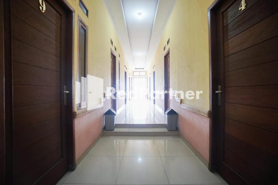 Surabaya Jaya Hotel near Soekarno Hatta Airport Bed and Breakfast in Jakarta