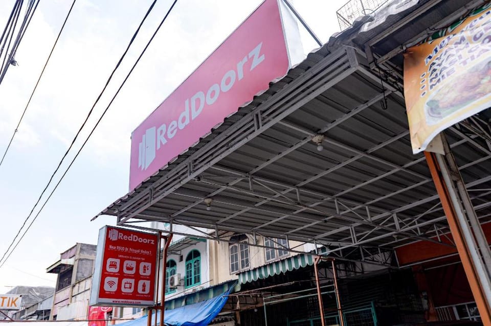 RedDoorz Near RSUD Dr. Pringadi Medan 3 Hotel in Indonesia