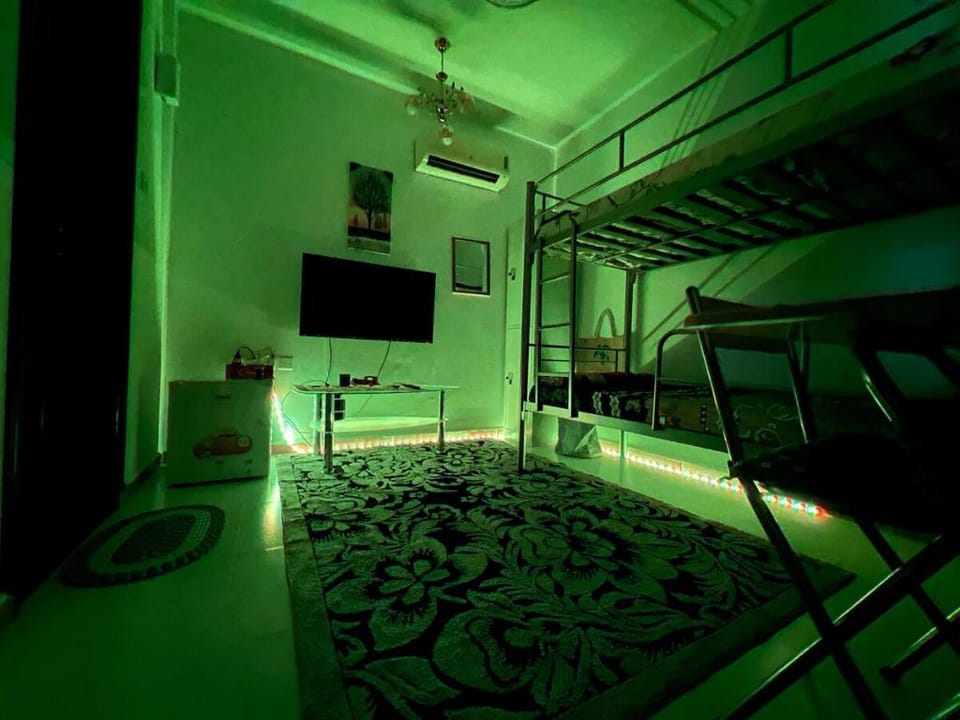 Backpacker spot - tiny cozy room Villa in Muscat Governorate, Oman