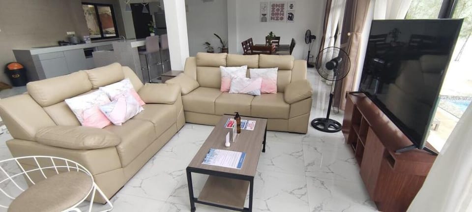 Private Resthouse with Cozy Pool and Nice View Vacation rental in Antipolo