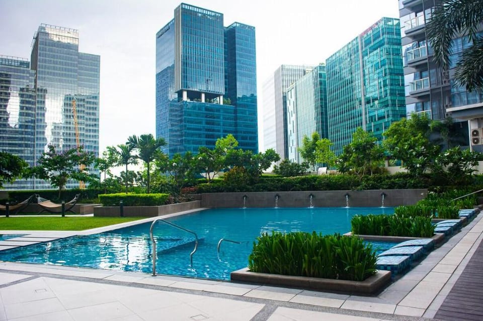 A2J Luxury 2BR BGC Uptown Suite Near Uptown Mall Apartment in Makati