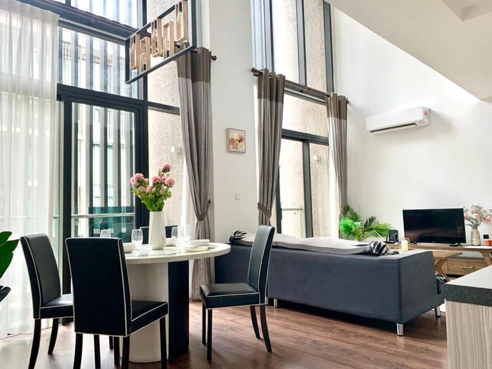 Nine'suite @ Riverson Soho - Duplex 2BR Poolview Vacation rental in Kota Kinabalu