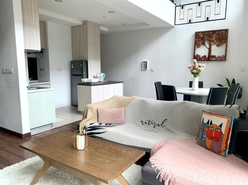 Nine'suite @ Riverson Soho - Duplex 2BR Poolview Vacation rental in Kota Kinabalu