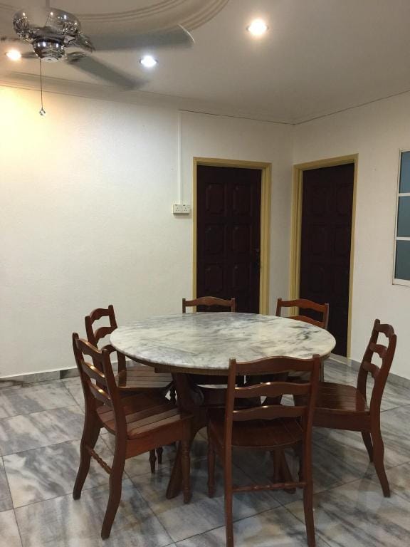 Comfortable  Homestay 繁华闹市的平静家园 Vacation rental in Penang