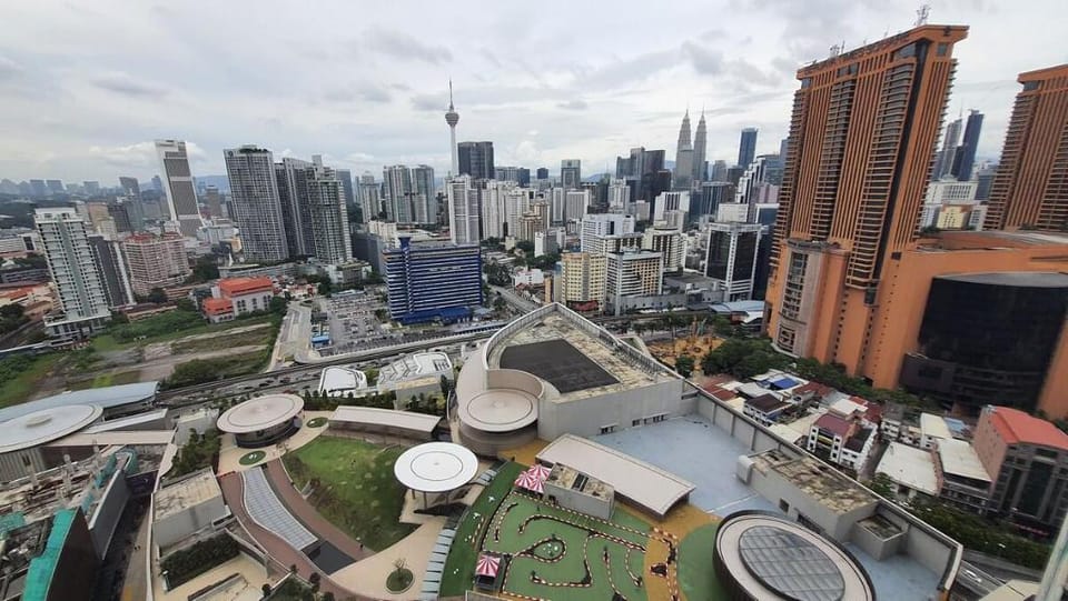 KL City view, Infinity Pool @ Lucentia, BBCC KL Vacation rental in Federal Territory of Kuala Lumpur