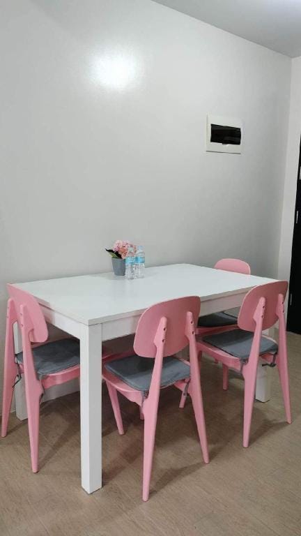 EightyOne Newport Blvd. C3-9A Condominium near T3 Apartment in Pasay