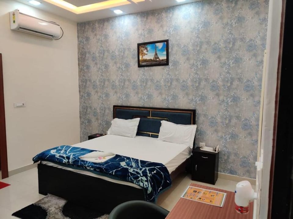 Royal Galaxy By WB Inn Mathura Hotel in Haryana