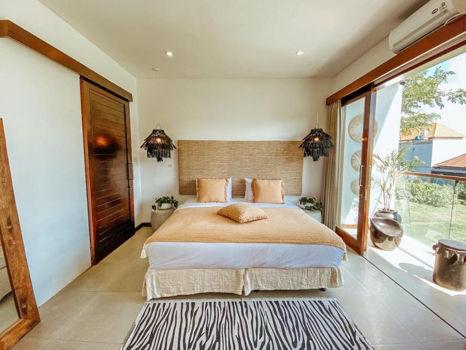 Villa Simba 4 BR Canggu Walking Distance to Beach Villa in North Kuta